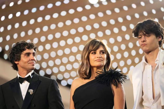 Cannes La Bola Negra Red Carpet EB Javier Ambrossi, Penélope Cruz, Milo Quifes depart the La Bola Negra screening during the 79th annual Cannes Film Festival at Palais des Festivals on May 21, 2026 in Cannes, France. Cannes France France  Copyright: xBlondetxEliot ABACAx