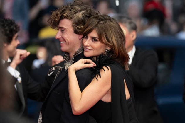 Cannes La Bola Negra Red Carpet EB Penélope Cruz and Guitarricadelafuente depart the La Bola Negra screening during the 79th annual Cannes Film Festival at Palais des Festivals on May 21, 2026 in Cannes, France. Cannes France France  Copyright: xBlondetxEliot ABACAx