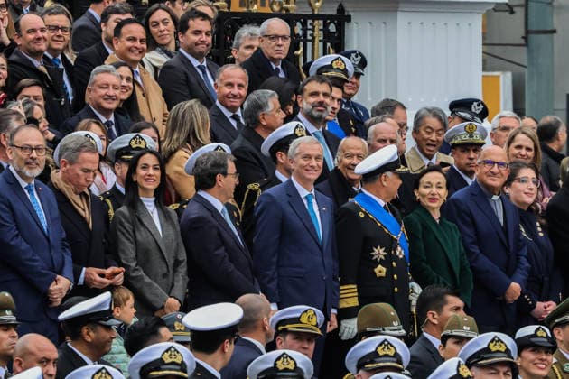 May 21, 2026, Valparaiso, Chile: President Jose Antonio Kast (center) smiles at the shouts of his supporters at the 147th commemoration of Naval Glories Day. Commemoration number 147 of Naval Glories Day, with the presence of the president of Chile Jose Antonio Kast, in the city of Valparaiso, Chile. Valparaiso Chile - ZUMAs197 20260521_aaa_s197_091 Copyright: xCristobalxBasaurexArayax
