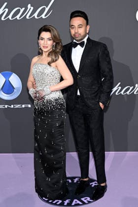 79th Cannes Film Festival amfAR red carpet - part 2 Eden Roc Hotel - Cap dÕAntibes, France Tabinda Sanpal;Satish Sanpal 79th Cannes Film Festival amfAR red carpet - part 2 Eden Roc Hotel - Cap dÕAntibes, France 21st May 2026 SGPItalia id 134688_120 *Not Exclusive  Copyright: xALFONSOxCATALANO SGPITALIAx