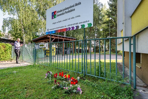 A memorial place with flowers and candles at the entrance to the secondary technical school of chemistry where a female student died after being attacked on May 21, pictured on May 22, 2026, in Pardubice, Czech Republic. Police detained the suspected assailant after the incident. (CTKxPhoto DavidxTanecek) CTKPhotoP2026052201800  CTKPhotoP2026052201800