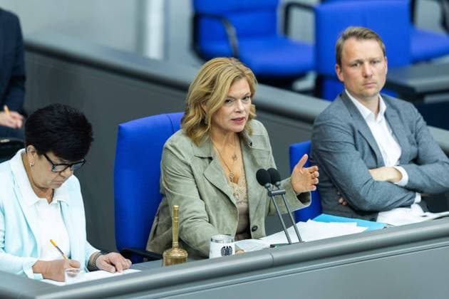 81. Sitzung des Deutschen Bundestages am 22.05.2026 im Plenarsaal des Reichstagsgebäudes in Berlin Julia Klöckner ( Bundestagspräsidentin ) leitet die Sitzung *** 81 Session of the German Bundestag on 22 05 2026 in the plenary chamber of the Reichstag building in Berlin Julia Klöckner President of the Bundestag chairs the session xJRx