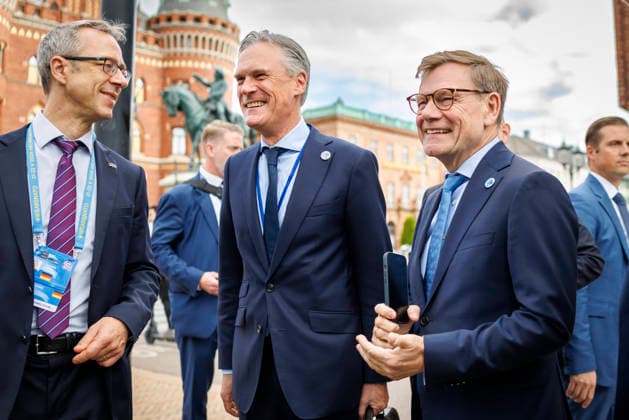 Johann Wadephul (CDU), Bundesaussenminister, beim NATO-Aussenministertreffen in Helsingborg. Hier mit dem politischen Direktor des AA, Dominik Mutter, und dem deutschen NATO-Botschfater Dr. Detlef Waechter. (M) 22.05.2026. Fotografiert im Auftrag des Auswaertigen Amtes Helsingborg Schweden *** Johann Wadephul CDU , Federal Foreign Minister, at the NATO Foreign Ministers Meeting in Helsingborg Here with the Political Director of the Federal Foreign Office, Dominik Mutter, and the German NATO Ambassador Dr. Detlef Waechter M 22 05 2026 Photographed on behalf of the Federal Foreign Office Helsingborg Sweden Copyright: xThomasxImo AAx