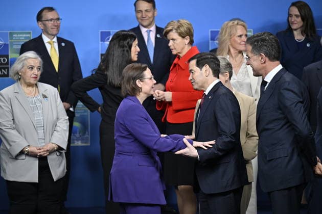 HELSINGBORG , SVERIGE 20260522 USA:s utrikesminister Marco Rubio hälsar pa Sveriges utrikesminister Maria Malmer Stenergard. Till höger Nato:s generalsekreterare Mark Rutte vid fredagens doorstep pa NATO:s utrikesministermöte pa Sea U i Helsingborg pa fredagen. HELSINGBORG SVERIGE x50090x *** HELSINGBORG , SWEDEN 20260522 US Secretary of State Marco Rubio greets Swedens Foreign Minister Maria Malmer Stenergard To the right NATO Secretary General Mark Rutte at Fridays doorstep at the NATO Foreign Ministers meeting at Sea U in Helsingborg on Friday HELSINGBORG SWEDEN x50090x  Copyright: xJohanxNilsson TTx NATOS UTRIKESMINISTERMÖTE HELSINGBORG lbSrSHeQ1ZU