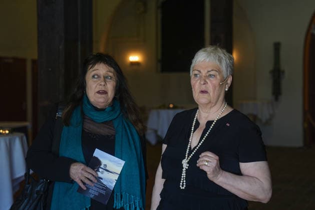 Anja Breiens bisettes Oslo 20260522. Elsa Kvamme og Ellen Horn bekjente av avdode. Filmregissor Anja Breiens bisettes fra Fanehallen pa Akershus festning i Oslo. Foto: Terje Pedersen NTB Oslo Norge pu9qdHRqvfs EDITORIAL USE ONLY Ref:pu9qdHRqvfs.jpg *** Anja Breiens funeral service Oslo 20260522 Elsa Kvamme and Ellen Horn acquaintances of the deceased Film director Anja Breiens funeral service from Fanehallen at Akershus Fortress in Oslo Photo Terje Pedersen NTB Oslo Norway pu9qdHRqvfs EDITORIAL USE ONLY Ref pu9qdHRqvfs jpg  Copyright: xTerjexPedersenx xNTBx
