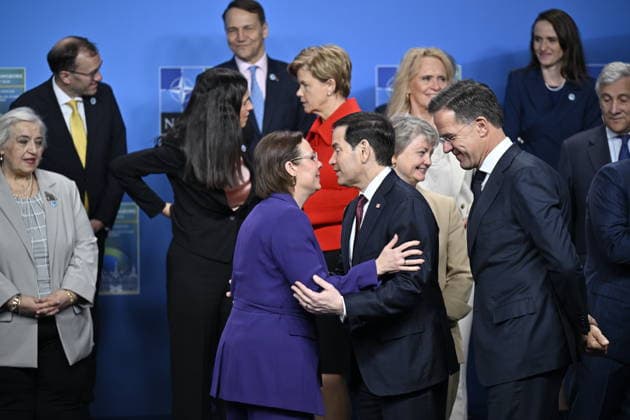 HELSINGBORG , SVERIGE 20260522 USA:s utrikesminister Marco Rubio hälsar pa Sveriges utrikesminister Maria Malmer Stenergard. Till höger Nato:s generalsekreterare Mark Rutte vid fredagens doorstep pa NATO:s utrikesministermöte pa Sea U i Helsingborg pa fredagen. HELSINGBORG SVERIGE x50090x *** HELSINGBORG , SWEDEN 20260522 US Secretary of State Marco Rubio greets Swedens Foreign Minister Maria Malmer Stenergard To the right NATO Secretary General Mark Rutte at Fridays doorstep at the NATO Foreign Ministers meeting at Sea U in Helsingborg on Friday HELSINGBORG SWEDEN x50090x  Copyright: xJohanxNilsson TTx NATOS UTRIKESMINISTERMÖTE HELSINGBORG pEJxHBJ0svE