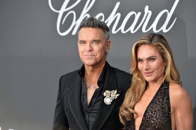 Robbie Williams und Ayda Field bei der 32. amfAR Gala 210526