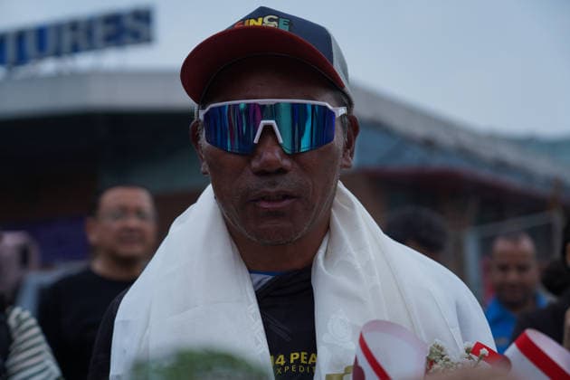 May 22, 2026, Kathmandu, Bagmati, Nepal: Fans and relatives welcome Kami Rita Sherpa, who recently made a world record by climbing Everest for the highest 32 times, in Kathmandu, Nepal on May 22, 2026. Kathmandu Nepal  - ZUMAd164 20260522_zip_d164_017 Copyright: xAryanxDhimalx