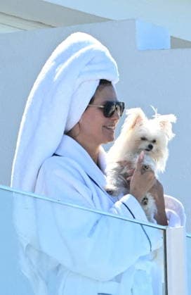 Cannes - Heidi Klum and Her Dog Fritz on The Balcony of The Eden Roc A tender moment between Heidi Klum and her dog Fritz as they wake up on the balcony of the Eden Roc. Cap d Antibes, France, May 22, 2026. Photo by Florian Poitout ABACAPRESS.COM Cap d Antibes Provence-Alpes-Cote d Azur France  Copyright: xPoitoutxFlorian ABACAx