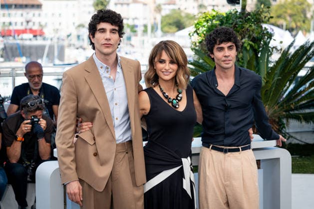 La Bola Negra photocall during the 79th Cannes Film Festival at Palais des Festivals in Cannes, France on 22 May 2026. Javier Calvo, PenÃ lope Cruz and Javier Ambrossi attend the La Bola Negra photocall during the 79th Cannes Film Festival at Palais des Festivals in Cannes, France on 22 May 2026., Credit:Stefano Costantino TTL Stefano Costantino Avalon France, Cannes  Copyright: xStefanoxCostantinoxTTLx xStefanoxCostantinox xAvalonx 1104058919