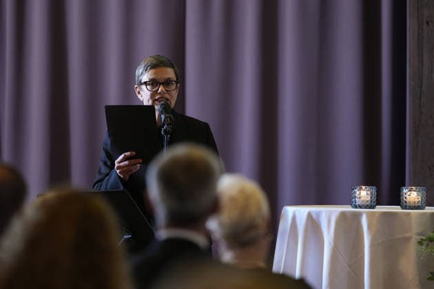 Anja Breien bisettes Oslo 20260522. Gisken Armand leser et dikt under bisettelsen til filmregissor Anja Breien i Fanehallen pa Akershus festning i Oslo fredag. Foto: Terje Pedersen NTB Oslo Norge DlyfYOG355s EDITORIAL USE ONLY Ref:_ENT_POLDlyfYOG355s.jpg *** Anja Breiens funeral Oslo 20260522 Gisken Armand reads a poem during the funeral of film director Anja Breien in Fanehallen at Akershus Fortress in Oslo on Friday Photo Terje Pedersen NTB Oslo Norway DlyfYOG355s EDITORIAL USE ONLY Ref ENT POLDlyfYOG355s jpg  Copyright: xTerjexPedersenx xNTBx