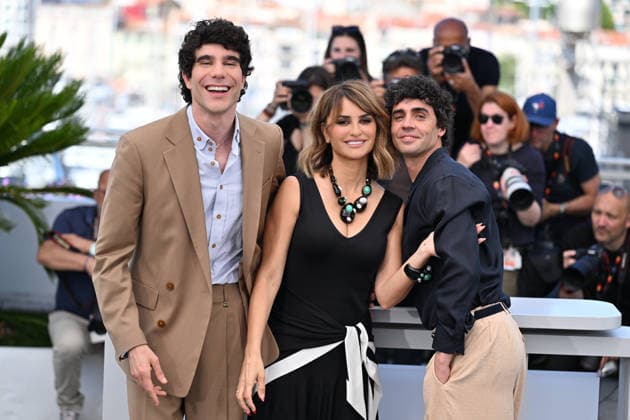 79th Cannes Film Festival: La Bola Negra photocall CANNES, FRANCE - MAY 22: (L to R) Spanish director, screenwriter and producer Javier Calvo, Spanish actress Penelope Cruz and Spanish director, screenwriter and producer Javier Ambrossi pose during a photocall for the film La Bola Negra at the 79th edition of the Cannes Film Festival in Cannes, France on May 22, 2026. Mustafa Yalcin Anadolu Paris France. Editorial use only. Please get in touch for any other usage.  Copyright: x2026xAnadoluxMustafaxYalcinx