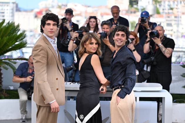 79th Cannes Film Festival: La Bola Negra photocall CANNES, FRANCE - MAY 22: (L to R) Spanish director, screenwriter and producer Javier Calvo, Spanish actress Penelope Cruz and Spanish director, screenwriter and producer Javier Ambrossi pose during a photocall for the film La Bola Negra at the 79th edition of the Cannes Film Festival in Cannes, France on May 22, 2026. Mustafa Yalcin Anadolu Paris France. Editorial use only. Please get in touch for any other usage.  Copyright: x2026xAnadoluxMustafaxYalcinx