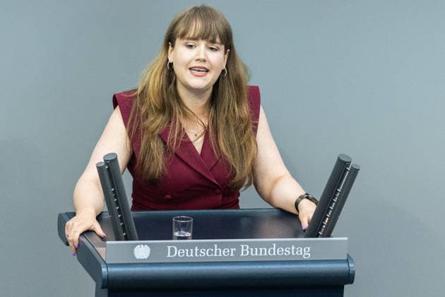 81. Sitzung des Deutschen Bundestages am 22.05.2026 im Plenarsaal des Reichstagsgebäudes in Berlin Ricarda Lang ( MdB Bündnis 90 Die Grünen ) *** 81 Session of the German Bundestag on 22 05 2026 in the plenary chamber of the Reichstag building in Berlin Ricarda Lang MdB Bündnis 90 Die Grünen xJRx