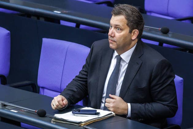 Bundestag Lars Klingbeil (SPD), Bundesfinanzminister im Deutschen Bundestag am 22.05.26 in Berlin. Berlin Berlin Deutschland Bundestag *** Bundestag Lars Klingbeil SPD , Federal Minister of Finance in the German Bundestag on 22 05 26 in Berlin Berlin Berlin Germany Bundestag