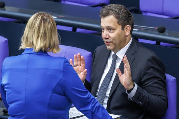News Bilder des Tages Bundestag Lars Klingbeil (SPD), Bundesfinanzminister im Deutschen Bundestag am 22.05.26 in Berlin. Berlin Berlin Deutschland Bundestag *** Bundestag Lars Klingbeil SPD , Federal Minister of Finance in the German Bundestag on 22 05 26 in Berlin Berlin Berlin Germany Bundestag