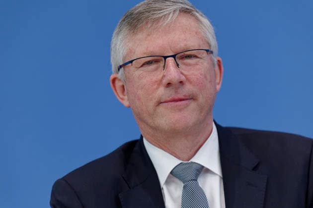 Immobilienbranche fordert Bau-Turbo II 2026-05-18 Deutschland, Berlin Bundespressekonferenz: Bau- und Immobilienbranche fordert Bau-Turbo II, um den Wohnungsmarkt zu beleben. Im Bild: Olaf Demuth, Präsident des Hauptverbandes der Deutschen Bauindustrie .V. (BAUINDUSTRIE). *** Real estate industry calls for Bau Turbo II 2026 05 18 Germany, Berlin Federal Press Conference Construction and real estate industry calls for Bau Turbo II to revive the housing market In the picture Olaf Demuth, President of the Federation of the German Construction Industry V BAUINDUSTRIE
