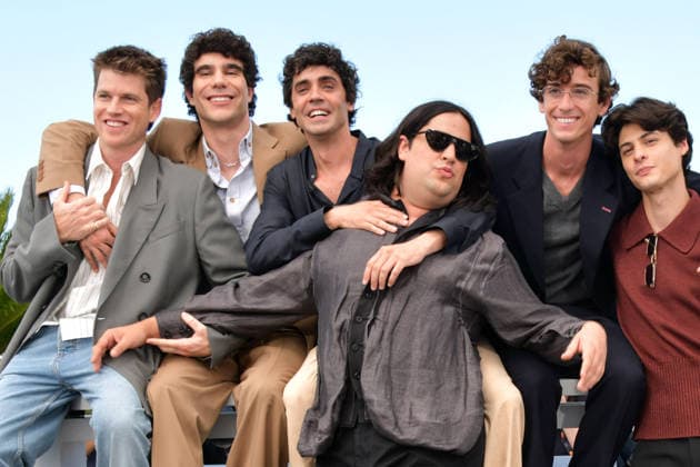79ème Festival International du Film de Cannes Photocall du film Bola Negra 79th Cannes International Film Festival 79eme Festival de CANNES LA BOLA NEGRA Photocall Lola Duenas, Carlos González, Penélope Cruz, Javier Calvó, Javier Ambrossi, Milo Quifes, Guitarricadelafuente and Miguel Bernardeau pose during the La Bola Negra photocall at the 79th annual Cannes Film Festival 456633 2026 05 22 Cannes France  Copyright: xThomasxBohlenx STAR_456633_141