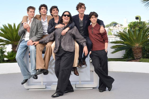 79ème Festival International du Film de Cannes Photocall du film Bola Negra 79th Cannes International Film Festival 79eme Festival de CANNES LA BOLA NEGRA Photocall Lola Duenas, Carlos González, Penélope Cruz, Javier Calvó, Javier Ambrossi, Milo Quifes, Guitarricadelafuente and Miguel Bernardeau pose during the La Bola Negra photocall at the 79th annual Cannes Film Festival 456633 2026 05 22 Cannes France  Copyright: xThomasxBohlenx STAR_456633_143