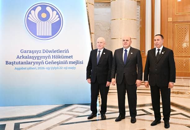 Turkmenistan CIS Government Heads Council 9171409 22.05.2026 CIS Secretary General Sergei Lebedev, Russian Prime Minister Mikhail Mishustin and Turkmen Deputy Prime Minister Hojamyrat Geldimyradov pose for a group photo before a narrow format meeting of the Commonwealth of Independent States (CIS) Heads of Government Council in Ashgabat, Turkmenistan. Alexander Miridonov Sputnik Ashgabat Turkmenistan  Copyright: xAlexanderxMiridonovx