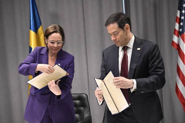HELSINGBORG , SVERIGE 20260522 Utrikesminister Maria Malmer Stenergard (M) och den amerikanske utrikesministern Marco Rubio skriver under en avsiktsförklaring om ökat tekniksamarbete, inom bland annat rymdteknik, framtidens mobilnät och AI under NATO:s utrikesministermöte pa Sea U i Helsingborg pa fredagen. HELSINGBORG SVERIGE x50090x *** HELSINGBORG , SWEDEN 20260522 Minister for Foreign Affairs Maria Malmer Stenergard M and US Secretary of State Marco Rubio sign a Memorandum of Understanding on increased technology cooperation, including space technology, future mobile networks and AI during the NATO Foreign Ministers meeting at Sea U in Helsingborg on Friday HELSINGBORG SWEDEN x50090x  Copyright: xJohanxNilsson TTx NATOS UTRIKESMINISTERMÖTE HELSINGBORG r-qid5tUX5w