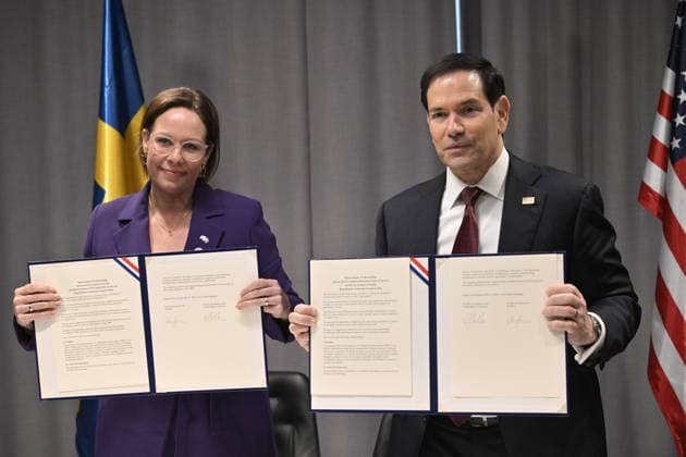 HELSINGBORG , SVERIGE 20260522 Utrikesminister Maria Malmer Stenergard (M) och den amerikanske utrikesministern Marco Rubio skriver under en avsiktsförklaring om ökat tekniksamarbete, inom bland annat rymdteknik, framtidens mobilnät och AI under NATO:s utrikesministermöte pa Sea U i Helsingborg pa fredagen. HELSINGBORG SVERIGE x50090x *** HELSINGBORG , SWEDEN 20260522 Minister for Foreign Affairs Maria Malmer Stenergard M and US Secretary of State Marco Rubio sign a Memorandum of Understanding on increased technology cooperation, including space technology, future mobile networks and AI during the NATO Foreign Ministers meeting at Sea U in Helsingborg on Friday HELSINGBORG SWEDEN x50090x  Copyright: xJohanxNilsson TTx NATOS UTRIKESMINISTERMÖTE HELSINGBORG vpG83O0bS68