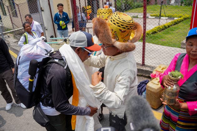 Nepalese climber Kami Rita Sherpa extends world record with 32nd Mount Everest climb KATHMANDU, NEPAL-MAY 22: Friends and family members welcome Kami Rita Sherpa, 56, upon his arrival at the airport in Kathmandu, Nepal, on May 22, 2026, after the veteran mountaineer and guide set a new record by successfully summiting Mount Everest for the 32nd time. Sunil Pradhan Anadolu Kathmandu Nepal. Editorial use only. Please get in touch for any other usage.  Copyright: x2026xAnadoluxSunilxPradhanx