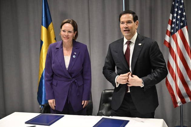 HELSINGBORG , SVERIGE 20260522 Utrikesminister Maria Malmer Stenergard (M) och den amerikanske utrikesministern Marco Rubio skriver under en avsiktsförklaring om ökat tekniksamarbete, inom bland annat rymdteknik, framtidens mobilnät och AI under NATO:s utrikesministermöte pa Sea U i Helsingborg pa fredagen. HELSINGBORG SVERIGE x50090x *** HELSINGBORG , SWEDEN 20260522 Minister for Foreign Affairs Maria Malmer Stenergard M and US Secretary of State Marco Rubio sign a Memorandum of Understanding on increased technology cooperation, including space technology, future mobile networks and AI during the NATO Foreign Ministers meeting at Sea U in Helsingborg on Friday HELSINGBORG SWEDEN x50090x  Copyright: xJohanxNilsson TTx NATOS UTRIKESMINISTERMÖTE HELSINGBORG ELjH-9XJ9Yc