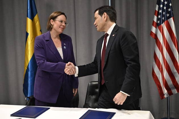 Swedish Foreign Minister Maria Malmer Stenergard and US Secretary of State Marco Rubio sign a declaration of intent on increased technology cooperation, including in space technology, future mobile networks and AI, during the NATO Foreign Ministers meeting at Sea U in Helsingborg, Sweden on may 22, 2026. HELSINGBORG SWEDEN x50090x *** Swedish Foreign Minister Maria Malmer Stenergard and US Secretary of State Marco Rubio sign a declaration of intent on increased technology cooperation, including in space technology, future mobile networks and AI, during the NATO Foreign Ministers meeting at Sea U in Helsingborg, Sweden on may 22, 2026 HELSINGBORG SWEDEN x50090x  Copyright: xJohanxNilsson TTx NATO FOREIGN MINISTERS MEETING HELSINGBORG ga755JlvTj8