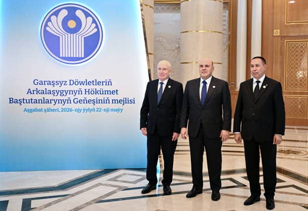 TURKMENISTAN, ASHGABAT - MAY 22, 2026: Sergei Lebedev, CIS (Commonwealth of Independent States) Secretary General, Mikhail Mishustin, Prime Minister of Russia, and Hojamyrat Geldimyradow (L-R), Deputy Chairman of the Cabinet of Ministers of Turkmenistan, pose during a group photo op for a meeting of the CIS (Commonwealth of Independent States) Council of the Heads of Government at the Garagum Hotel and Business Centre Ashgabat Turkmenistan  - ZUMAt113 20260522_zaa_t113_138 Copyright: xAlexanderxMiridonovx
