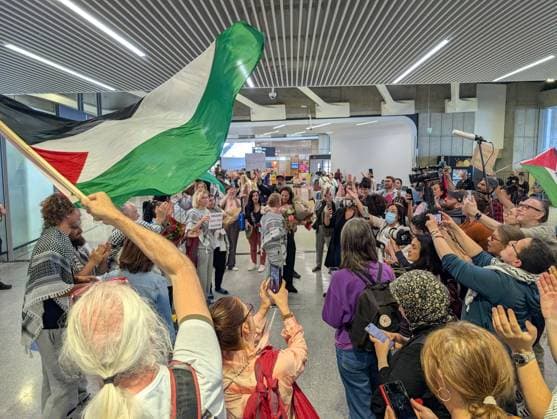 Protesters welcome returned Global Sumud Flotilla activists at Paris airport PARIS, FRANCE - MAY 22: Protesters welcome the Global Sumud Flotilla’s repatriated activists at the Roissy Charles de Gaulle Airport in Paris, France on May 22, 2026. Luc Auffret Anadolu Paris France. Editorial use only. Please get in touch for any other usage.  Copyright: x2026xAnadoluxLucxAuffretx