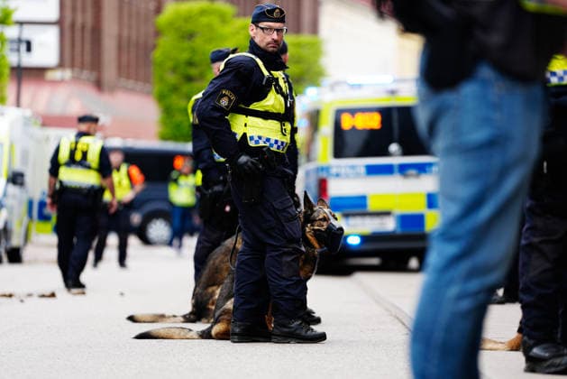 HELSINGBORG, SVERIGE 20260522 Polis och polishund vid demonstrationer med anledning av NATO:s utrikesministermöte pa Sea U i Helsingborg. HELSINGBORG SVERIGE x9200x *** HELSINGBORG, SWEDEN 20260522 Police and police dog during demonstrations on the occasion of the NATO Foreign Ministers meeting at Sea U in Helsingborg HELSINGBORG SWEDEN x9200x  Copyright: xBjörnxLarssonxRosvall TTx NATOS UTRIKESMINISTERMÖTE HELSINGBORG _K4j8R-MssQ