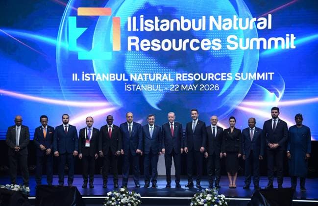 Turkish President Recep Tayyip Erdogan ISTANBUL, TURKIYE - MAY 22: Turkish President Recep Tayyip Erdogan (C) poses for a family photo with Turkish Vice President Cevdet Yilmaz (7th L), Turkish Energy and Natural Resources Minister Alparslan Bayraktar (6th R) and participants during the 2nd Istanbul Natural Resources Summit at the Lutfi Kirdar Congress Center in Istanbul, Turkiye, on May 22, 2026. Arif Hudaverdi Yaman Anadolu Istanbul Turkey. Editorial use only. Please get in touch for any other usage.  Copyright: x2026xAnadoluxArifxHudaverdixYamanx