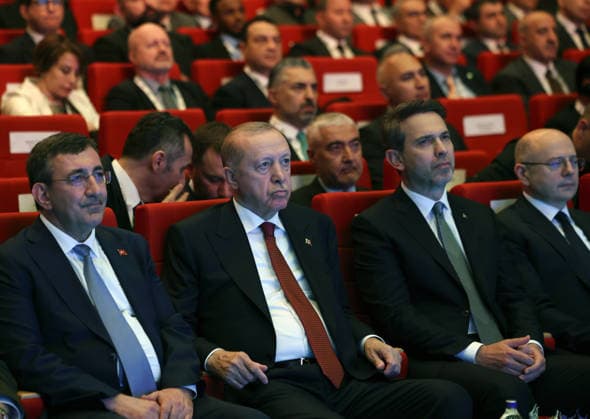 Turkish President Recep Tayyip Erdogan ISTANBUL, TURKIYE - MAY 22: (----EDITORIAL USE ONLY - MANDATORY CREDIT - TURKISH PRESIDENCY MUSTAFA KAMACI HANDOUT - NO MARKETING NO ADVERTISING CAMPAIGNS - DISTRIBUTED AS A SERVICE TO CLIENTS----) Turkish President Recep Tayyip Erdogan (2nd L), Turkish Vice President Cevdet Yilmaz (L) and Turkish Energy and Natural Resources Minister Alparslan Bayraktar (2nd R) attend the 2nd Istanbul Natural Resources Summit at the Lutfi Kirdar Congress Center in Istanbul, Turkiye, on May 22, 2026. Turkish Presidency Mustafa Kamaci Handout Anadolu Ankara Turkey. Editorial use only. Please get in touch for any other usage.  Copyright: x2026xAnadoluxTurkishxPresidencyx xMustafaxKamacix xHandoutx