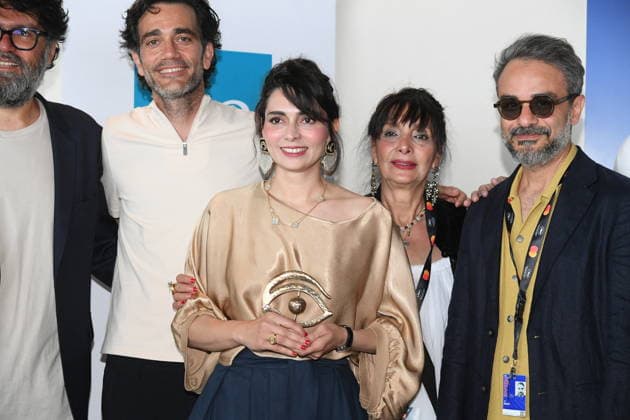 Entertainment Bilder des Tages The 11th Golden Eye was awarded to the Iranian film Rehearsals for a revolution by Pegah Ahangarani, on the sidelines of the 79th Cannes International Film Festival, May 22, 2026 The 11th Golden Eye jury was chaired by M Chernov and comprised TJackson, G Pailhas, L Soualem et V Castanet Lionel Urman Bestimage The 11th Golden Eye was awarded to the Iranian film Rehearsals for a revolution by Pegah Ahangarani, on the sidelines of the 79th Cannes International Film Festival, on May 22, 2026 The jury for the 11th edition of The Golden Eye was chaired by M Chernov and composed of T Jackson, G Pailhas, L Soualem and V Castanet Cannes France  Copyright: xLIONELxURMANxx xBESTIMAGExLIONELxURMANxx xBESTIMAGEx