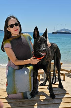 Cannes - Palm Dog Ceremony The dog Yuri, seen in the movie La Perra, wins the 2026 Palm Dog alongside director Dominga Sotomayor while attending the Palm Dog Ceremony ahead of the 79th Cannes Film Festival in Cannes, France on May 22, 2026. Photo by Julien Reynaud APS-Medias ABACAPRESS.COM Cannes France  Copyright: xReynaudxJulien APS-Medias ABACAx