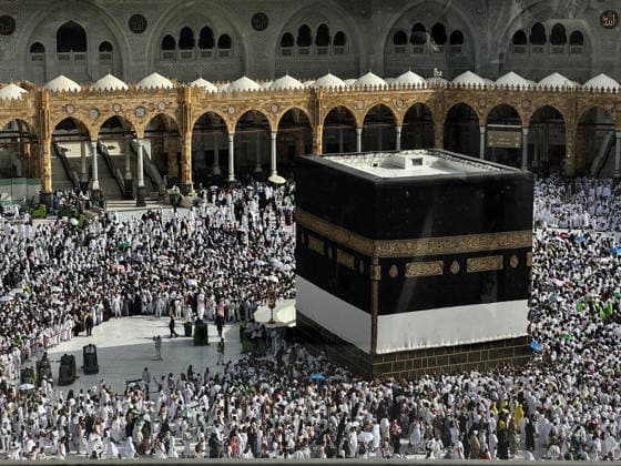 News Bilder des Tages Prospective pilgrims perform the last Friday prayer before Eid al-Adha in Mecca MECCA, SAUDI ARABIA - MAY 22: Muslim pilgrims from various countries around the world who come to perform the Hajj, circumambulate the Masjid al-Haram ahead of the last Friday prayer before Eid al-Adha in Mecca, Saudi Arabia on May 22, 2026. Ali Atmaca Anadolu Mecca Saudi Arabia. Editorial use only. Please get in touch for any other usage.  Copyright: x2026xAnadoluxAlixAtmacax