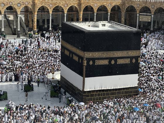 Prospective pilgrims perform the last Friday prayer before Eid al-Adha in Mecca MECCA, SAUDI ARABIA - MAY 22: Muslim pilgrims from various countries around the world who come to perform the Hajj, circumambulate the Masjid al-Haram ahead of the last Friday prayer before Eid al-Adha in Mecca, Saudi Arabia on May 22, 2026. Ali Atmaca Anadolu Mecca Saudi Arabia. Editorial use only. Please get in touch for any other usage.  Copyright: x2026xAnadoluxAlixAtmacax