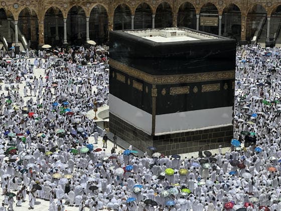 Prospective pilgrims perform the last Friday prayer before Eid al-Adha in Mecca MECCA, SAUDI ARABIA - MAY 22: Muslim pilgrims from various countries around the world who come to perform the Hajj, circumambulate the Masjid al-Haram ahead of the last Friday prayer before Eid al-Adha in Mecca, Saudi Arabia on May 22, 2026. Ali Atmaca Anadolu Mecca Saudi Arabia. Editorial use only. Please get in touch for any other usage.  Copyright: x2026xAnadoluxAlixAtmacax