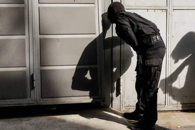 News Bilder des Tages ARMENIA, YEREVAN - MAY 22, 2026: Armenian National Security Service officers are seen during a search in the apartment of the Prosperous Armenia Party s parliamentary candidate Tevanyan. The 2026 Armenian parliamentary election is scheduled to be held on 7 June Yerevan Armenia  - ZUMAt113 20260522_zaa_t113_224 Copyright: xAlexanderxPatrinx