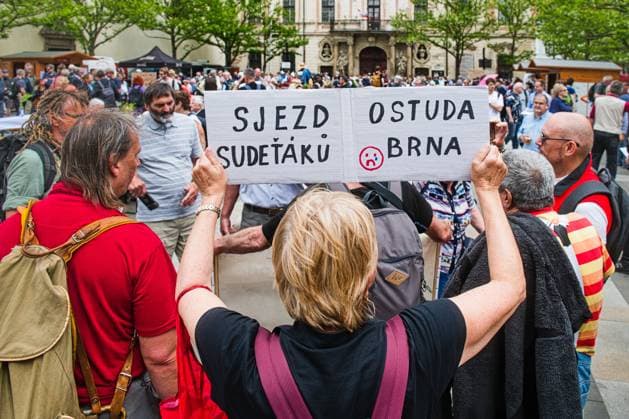 Programme Music and Dance at the 76th Congress of the Sudeten Germans, held for the first time in the Czech Republic, in Brno, Czech Republic, on May 22, 2026. In the picture on center, opponents of the event. (CTKxPhoto PatrikxUhlir) CTKPhotoP2026052205136  CTKPhotoP2026052205136