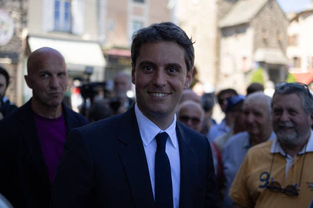 Gabriel Attal Announces his candidacy for the presidential elections - Mur-de-Barrez General Secretary of French centrist party Renaissance Gabriel Attal meet people after his speech during a visit to the village of Mur-de-Barrez in the Aveyron department, southwestern France on May 22, 2026. Former prime minister Gabriel Attal said on May 22, 2026 he was running for president next year. Photo by Raphael Lafargue ABACAPRESS.COM Mur-de-Barrez France  Copyright: xLafarguexRaphael ABACAx
