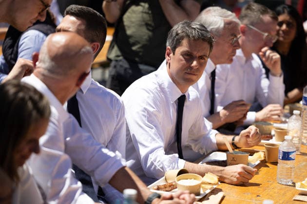 Gabriel Attal Announces his candidacy for the presidential elections - Mur-de-Barrez General Secretary of French centrist party Renaissance Gabriel Attal around people eats Aligot after his speech during a visit to the village of Mur-de-Barrez in the Aveyron department, southwestern France on May 22, 2026. Former prime minister Gabriel Attal said on May 22, 2026 he was running for president next year. Photo by Raphael Lafargue ABACAPRESS.COM Mur-de-Barrez France  Copyright: xLafarguexRaphael ABACAx