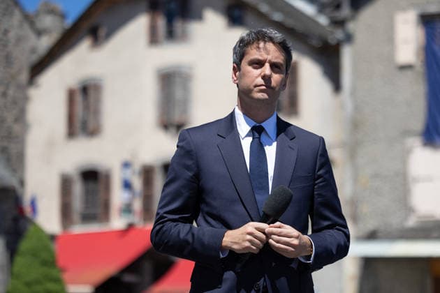 Gabriel Attal Announces his candidacy for the presidential elections - Mur-de-Barrez General Secretary of French centrist party Renaissance Gabriel Attal delivers a speech during a visit to the village of Mur-de-Barrez in the Aveyron department, southwestern France on May 22, 2026. Former prime minister Gabriel Attal said on May 22, 2026 he was running for president next year. Photo by Raphael Lafargue ABACAPRESS.COM Mur-de-Barrez France  Copyright: xLafarguexRaphael ABACAx