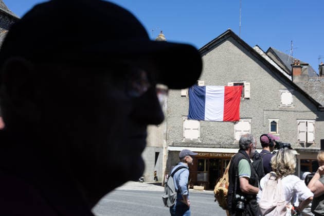 Gabriel Attal Announces his candidacy for the presidential elections - Mur-de-Barrez People listen to General Secretary of French centrist party Renaissance Gabriel Attal speech during a visit to the village of Mur-de-Barrez in the Aveyron department, southwestern France on May 22, 2026. Former prime minister Gabriel Attal said on May 22, 2026 he was running for president next year. Photo by Raphael Lafargue ABACAPRESS.COM Mur-de-Barrez France  Copyright: xLafarguexRaphael ABACAx