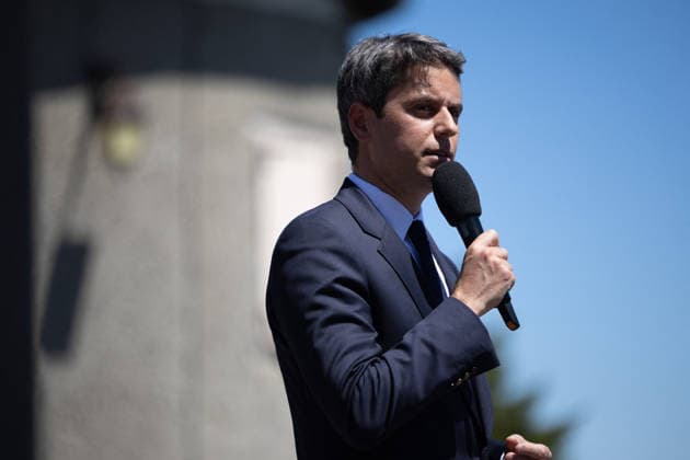Gabriel Attal Announces his candidacy for the presidential elections - Mur-de-Barrez General Secretary of French centrist party Renaissance Gabriel Attal delivers a speech during a visit to the village of Mur-de-Barrez in the Aveyron department, southwestern France on May 22, 2026. Former prime minister Gabriel Attal said on May 22, 2026 he was running for president next year. Photo by Raphael Lafargue ABACAPRESS.COM Mur-de-Barrez France  Copyright: xLafarguexRaphael ABACAx
