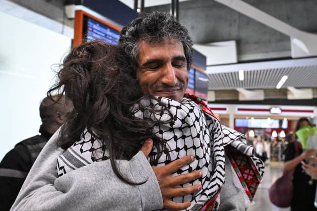 Protesters welcome Global Sumud Flotilla activists in Paris PARIS, FRANCE - MAY 22: Protesters welcome the Global Sumud Flotilla’s repatriated activists at the Charles de Gaulle Airport in Paris, France on May 22, 2026. Firas Abdullah Anadolu Paris France. Editorial use only. Please get in touch for any other usage.  Copyright: x2026xAnadoluxFirasxAbdullahx