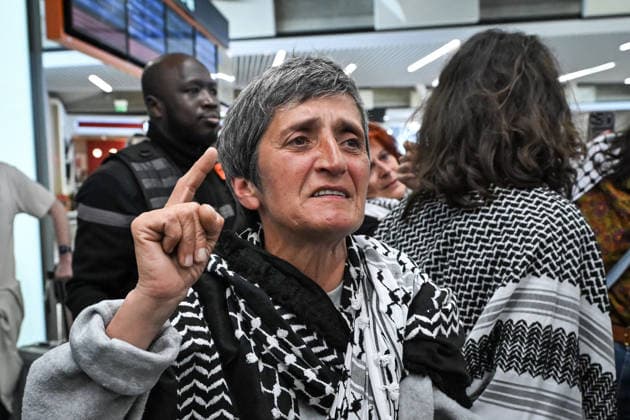 Protesters welcome Global Sumud Flotilla activists in Paris PARIS, FRANCE - MAY 22: Protesters welcome the Global Sumud Flotilla’s repatriated activists at the Charles de Gaulle Airport in Paris, France on May 22, 2026. Firas Abdullah Anadolu Paris France. Editorial use only. Please get in touch for any other usage.  Copyright: x2026xAnadoluxFirasxAbdullahx