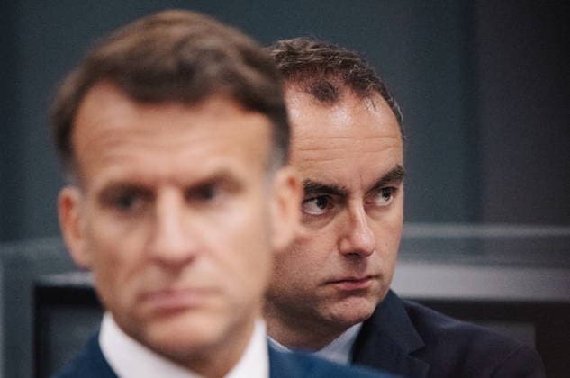 French Prime Minister Sébastien Lecornu, right, looks on as French President Emmanuel Macron listens attentively during a visit to the European Forum on Computing Power, Quantum Sciences and Technologies, and Semiconductors at the CEA Atomic Energy and Alternative Energies Commissions Very Large Computing Center in Bruyères le Châtel, au sud de Paris, le 22 mai 2026 Grégoire Campione Pool Bestimage French President during a visit to the European Forum on Computing Power, Quantum Sciences and Technologies, and Semiconductors at the Very Large Computing Centre of the French Alternative Energies and Atomic Energy Commission CEA in Bruyeres le Chatel, south of Paris, France, on May 22, 2026 Bruyères le Châtel France  Copyright: xGrÃ goirexCampione Pool BestimagexGrÃ goirexCampione Pool Bestimagex