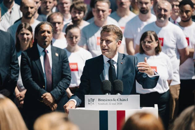 Emmanuel Macron, President of the French Republic gestures during his speech at the European Forum on Computing Power, Quantum Sciences and Technologies, and Semiconductors at the Very Large Computing Centre of the French Alternative Energies and Atomic Energy Commission CEA in Bruyères le Châtel, south of Paris, le 22 mai 2026 Grégoire Campione Pool Bestimage French President during a visit to the European Forum on Computing Power, Quantum Sciences and Technologies, and Semiconductors at the Very Large Computing Centre of the French Alternative Energies and Atomic Energy Commission CEA in Bruyeres le Chatel, south of Paris, France, on May 22, 2026 Bruyères le Châtel France  Copyright: xGrÃ goirexCampione Pool BestimagexGrÃ goirexCampione Pool Bestimagex